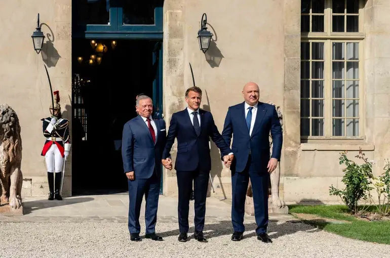 Fransa Cumhurbaşkanı Macron, Lübnan Cumhurbaşkanı Aoun ve Ürdün Kralı II. Abdullah’tan Paris’te Lübnan toplantısı
