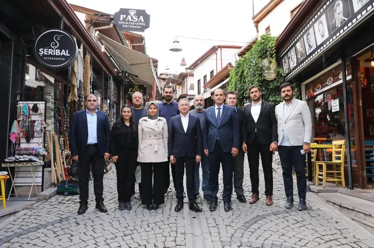Fuat Oktay, Ulus’ta vatandaş ve esnafla bir araya geldi
