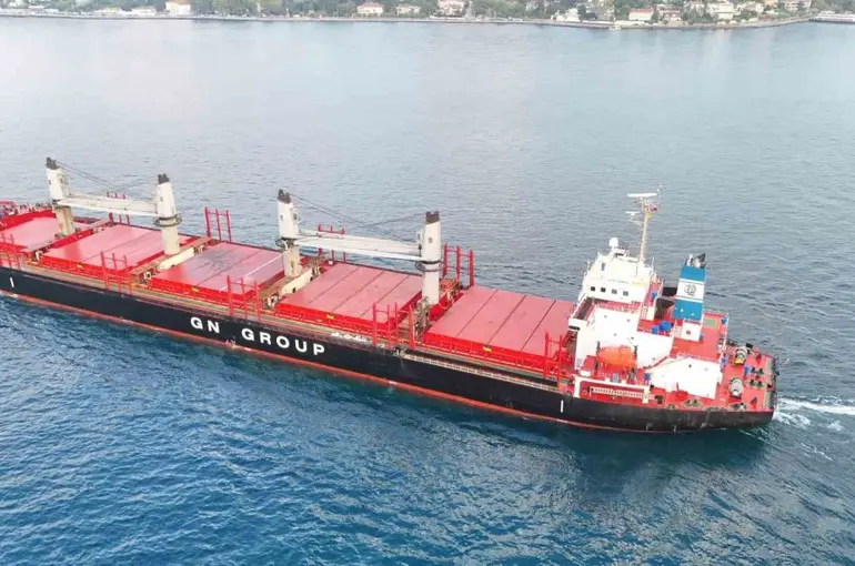 Füze ve İHA’ların hedefi olan gemi, İstanbul Boğazı’ndan geçişini tamamladı
