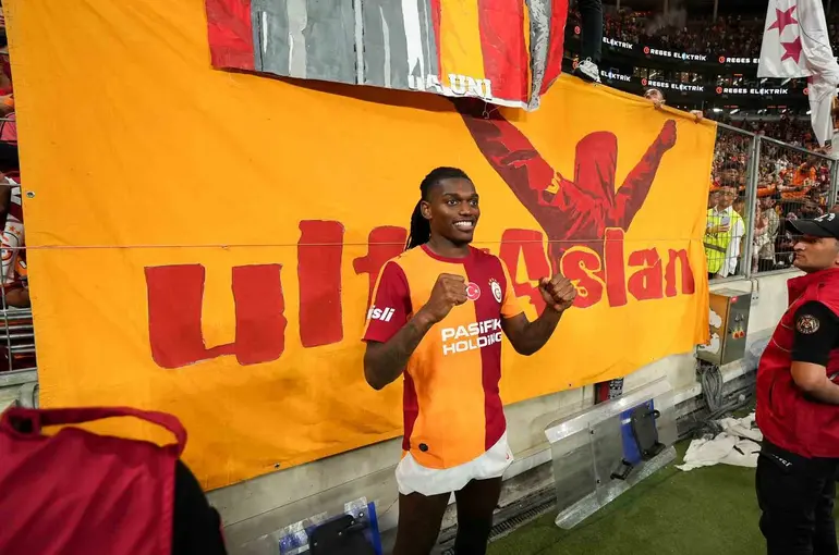 Galatasaray’da maç sonucu üçlüsü Rafael Leao’dan
