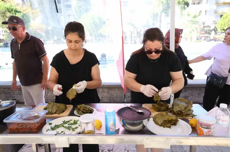 Gastronomi Çarşısı’nda ’En Güzel Sarma’ yarışması
