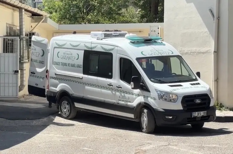 Gaziantep’te 5’inci kattan düşen çocuk kurtarılamadı
