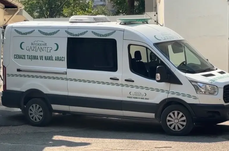 Gaziantep’te 6 katlı bina inşaatından düşen 17 yaşındaki işçi hayatını kaybetti
