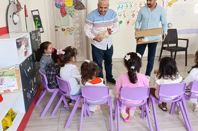 Gaziantep’te çocuklar için etkinlik yapılarak hediye dağıtıldı
