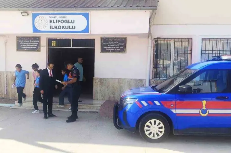 Gaziantep’te jandarmadan okul çevrelerinde yoğun güvenlik önlemleri
