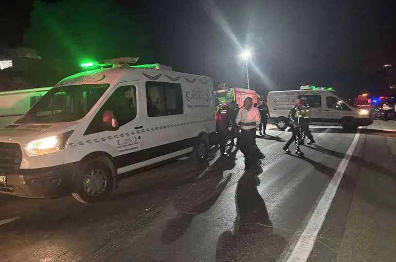 Gaziantep’te kazada hayatını kaybeden 7 kişinin cenazeleri morga kaldırıldı

