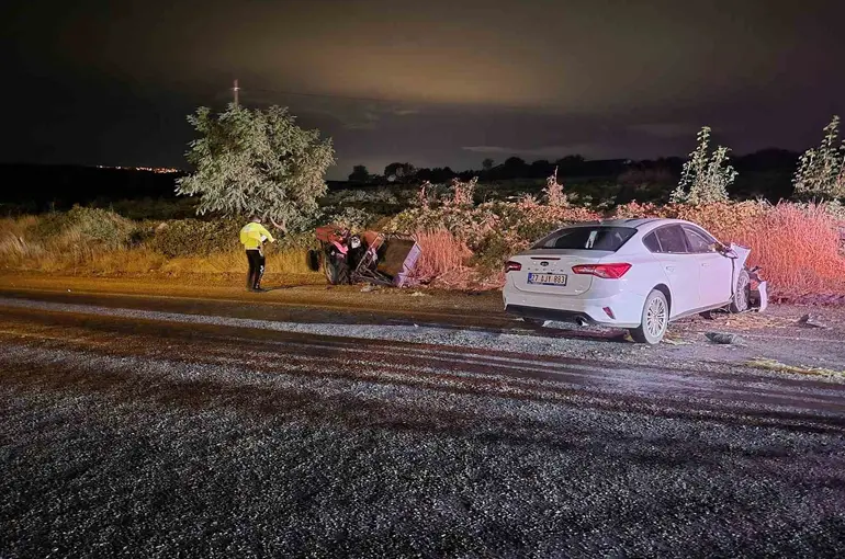 Gaziantep’te otomobil ile traktör çarpıştı: 3 yaralı
