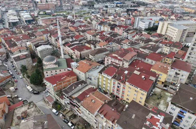 Gaziosmanpaşa’da yarım asırlık mülkiyet sorunu çözüldü: İlk tapu teslim edildi

