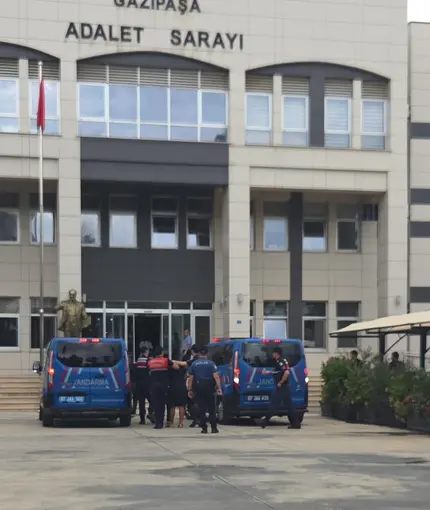 Gazipaşa’da veteriner ve polis memurunu darp eden 3 şüpheli tutuklandı
