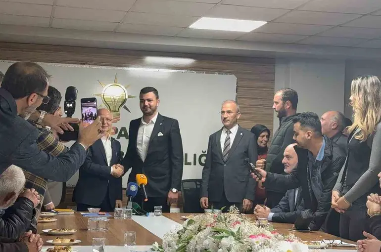 Gemlik’te AK Parti’ye 800 yeni üye katıldı
