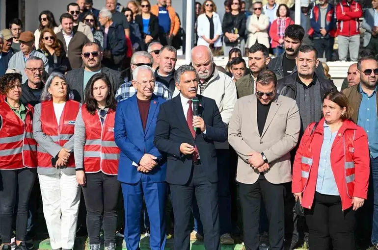 Gemlik’te durdurulan kafe inşaatı tartışmalara yol açtı
