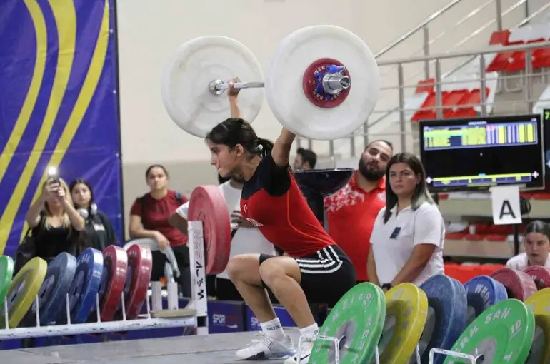Gençler Kulüpler Türkiye Halter Şampiyonası Eskişehir’de başladı
