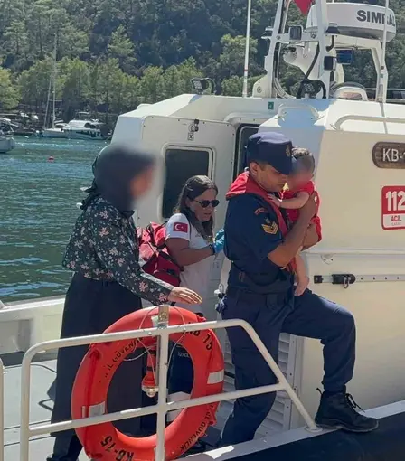Gezi teknesinde yaralanan bebek için Sahil Güvenlikten tıbbi tahliyesi yapıldı
