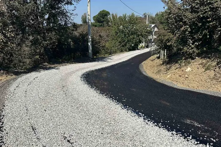 Göktepe köyünün yolu yenileniyor
