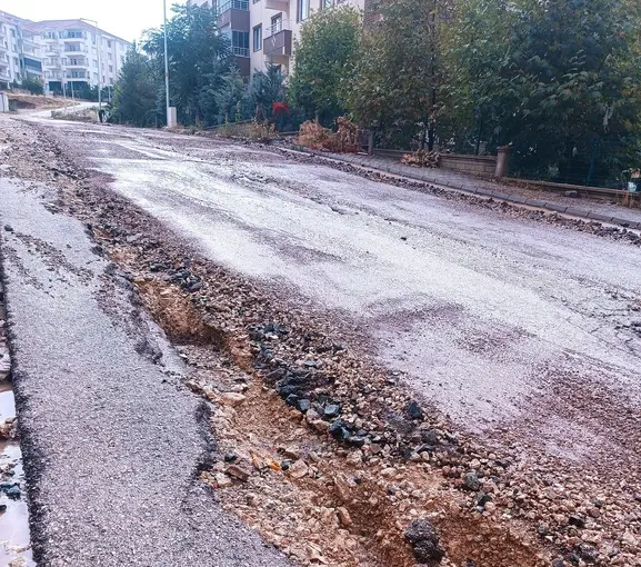 Gölbaşı’nda sel suları karayolunda hasara neden oldu
