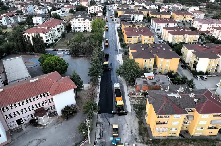 Gölcük’te 600 metrelik cadde yenilendi
