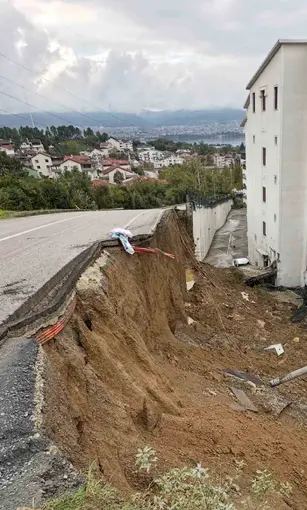 Gölcük’te 65 kişinin yaşadığı bina tahliye edildi
