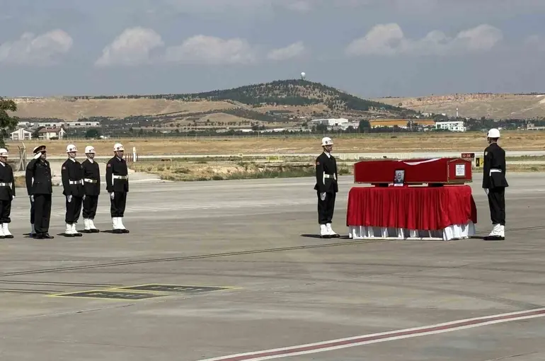 Görev başında rahatsızlanarak şehit olan asker memleketine uğurlandı
