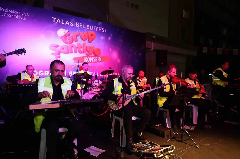 Grup Şantiye Melikgazi Kız Yurdunu coşturdu
