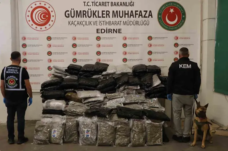 Gümrüklerde gerçekleştirilen operasyonlarda binlerce uyuşturucu madde ele geçirildi
