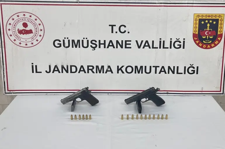 Gümüşhane’de 2 ruhsatsız tabanca ele geçirildi
