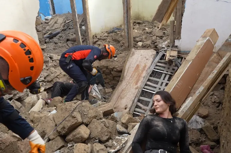 Gümüşhane’de deprem tatbikatı
