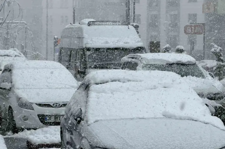 Hakkari’de 60 yerleşim yerinin yolu kapandı

