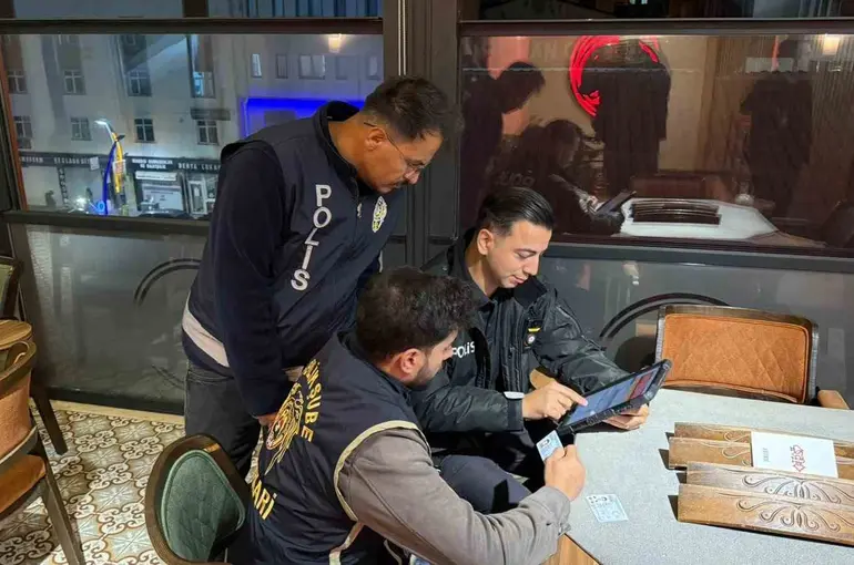 Hakkari’de asayiş uygulaması: Aranan 7 şahıs yakalandı

