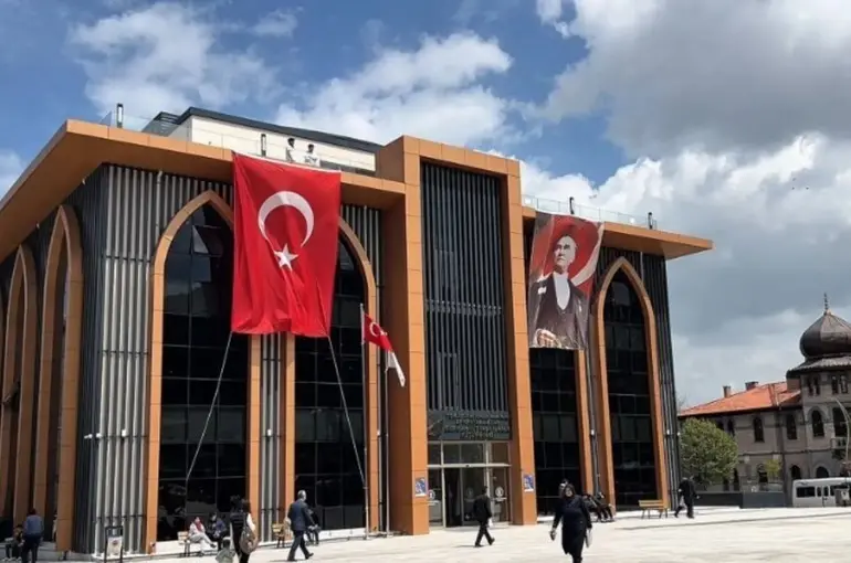 Halk kütüphanesi hafta sonları da açık olacak
