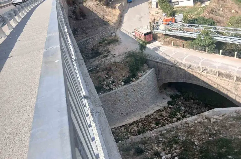 Hamsu köprüsü tehlike saçıyor
