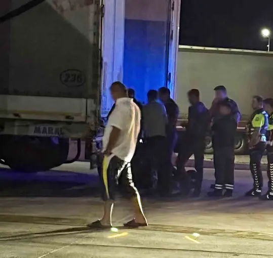 Hamzabeyli tır larkında 3 düzensiz göçmen yakalandı
