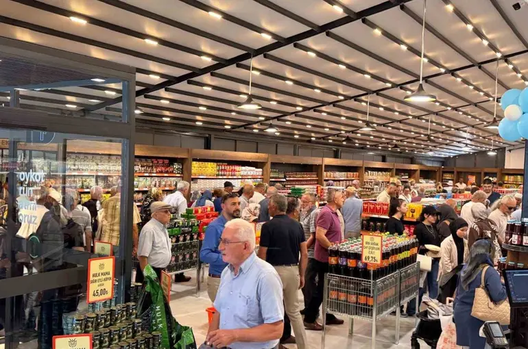 Hanımeli Yöresel Market’in bininci müşterisine sürpriz hediye
