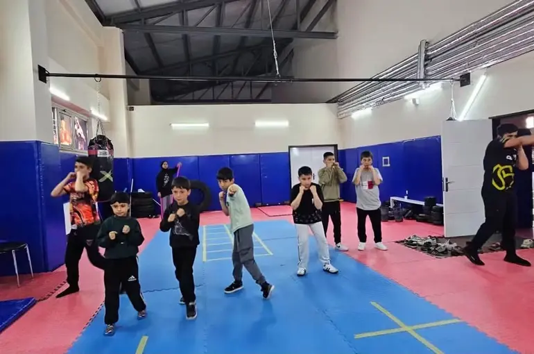 Hasköy’de gençler boks eğitimiyle geleceğe hazırlanıyor
