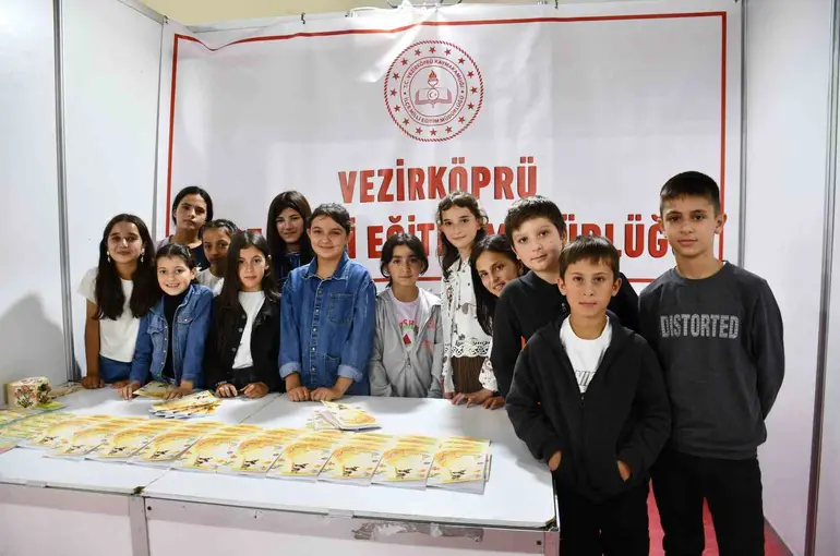 Hayalbaz öğrencilerden masal kitabı
