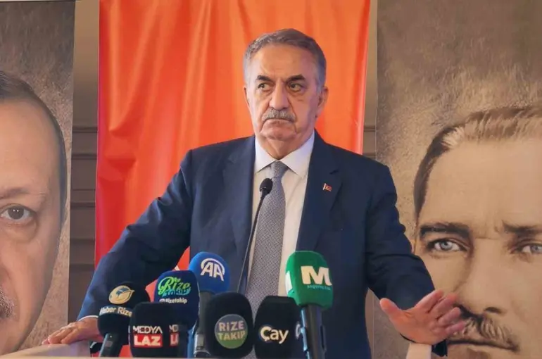 Hayati Yazıcı: "Türkiye ayağındaki prangaları söküp atarak gücüne güç katacak"
