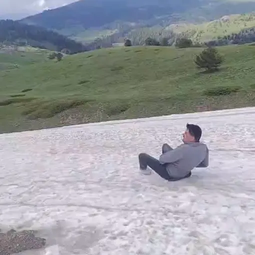 Haziran ayında kar eğlencesi görüntülendi
