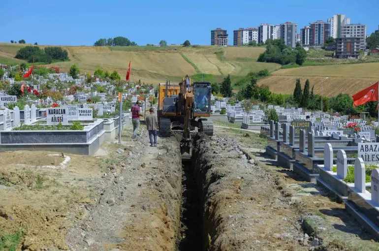 Heyelan yaşanan Derecik Şehir Mezarlığı’nda iyileştirme çalışmaları
