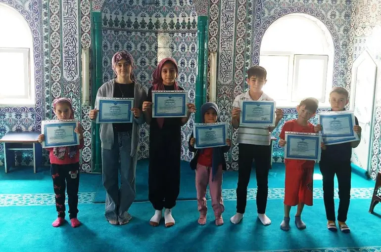 Hisarcık Kızılçukur köyünde Yaz Kur’an Kursu kapanış programı düzenlendi
