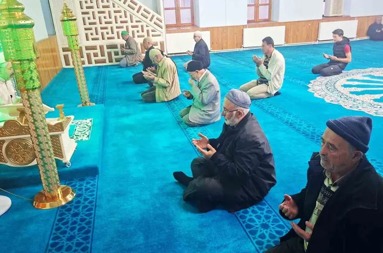 Hisarcık’ta Mevlid-i Nebi ve Gaziler Günü için sabah namazı buluşması
