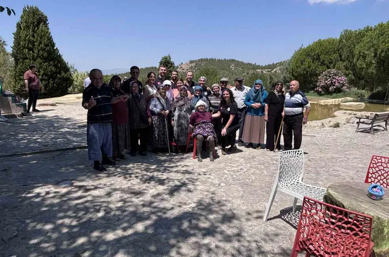 Honaz Belediye Başkanı Kepenek, yaşlı rehabilitasyon merkezini ziyaret etti

