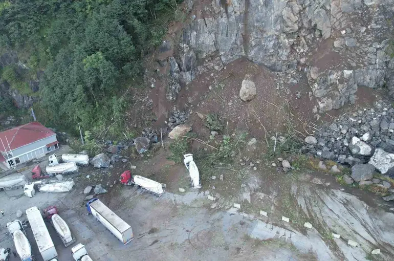 Hopa’daki heyelan sonrası uyarı: Doğu Karadeniz’de risk büyüyor
