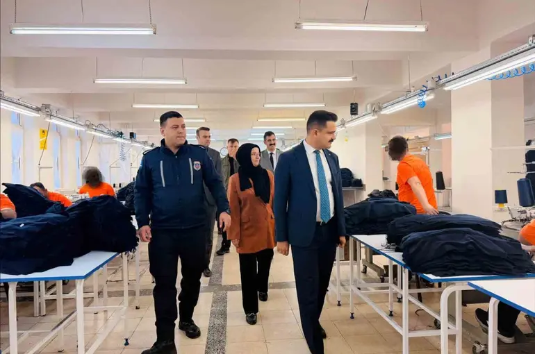 Hükümlülerin üretimi yerinde incelendi
