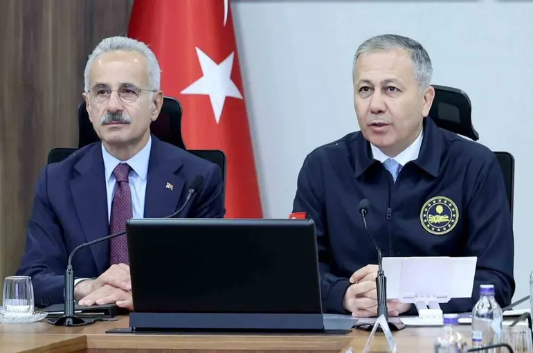 İki bakanlık trafikte anlaşılır ve etkin bir işaretleme sistemi için iş birliği protokolü imzaladı
