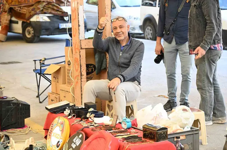 İkinci el eşya pazarı yeni yerinde vatandaşlarla buluşuyor
