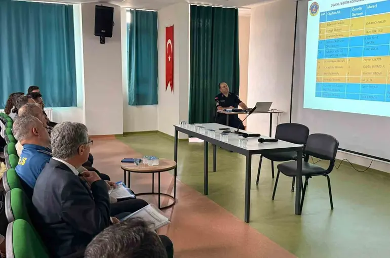 İncirliova’da okulların güvenliği için tedbirler masaya yatırıldı
