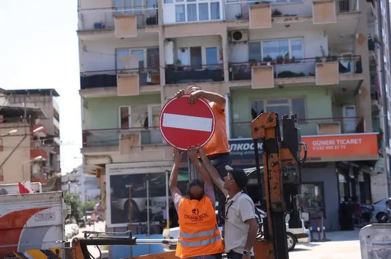 İncirliova’da trafik akış yönü değişti
