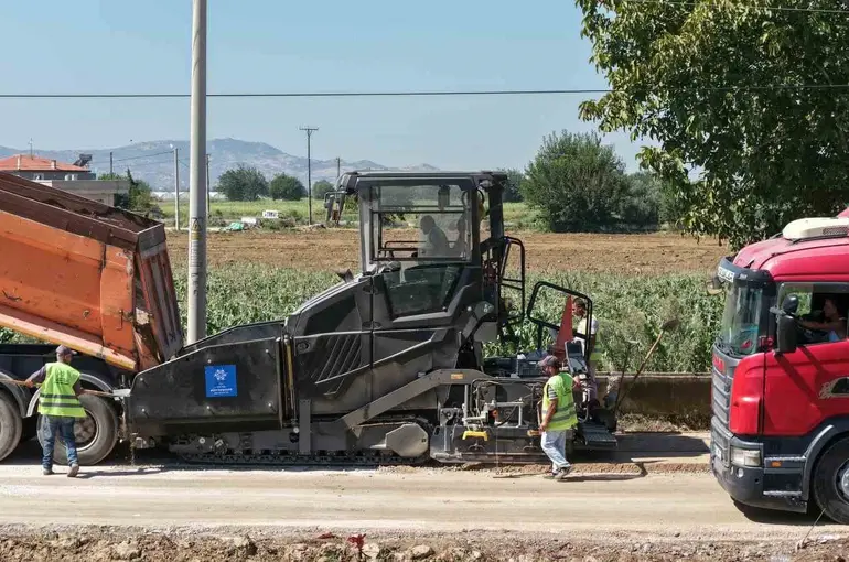 İncirliova’da yol yenileme çalışmaları devam ediyor
