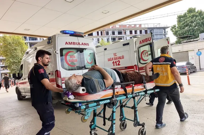 İnegöl’de çatıdan düşen kişi ağır yaralandı
