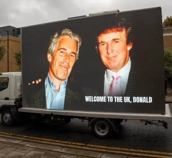 İngiltere’de Trump ve Epstein’ın fotoğrafını yayınlayan reklam aracına polis el koydu
