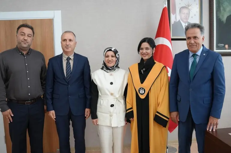 İnönü Üniversitesinde iki akademisyene cübbe giydirildi
